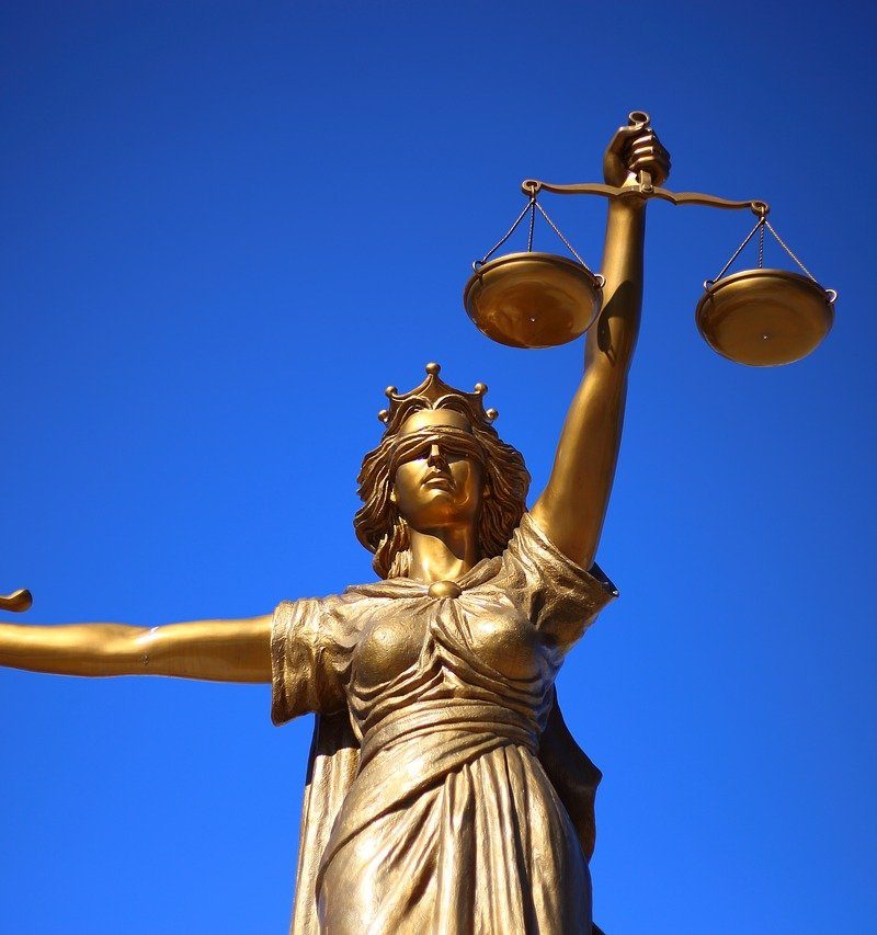 W czym potrafi nam wspomóc radca prawny? W jakich sprawach i w jakich dziedzinach prawa pomoże nam radca prawny?